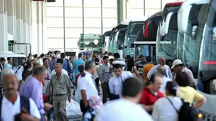 Otogarlarda seçim yoğunluğu