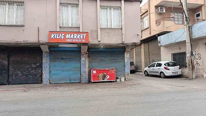 Feci kaza: Otomobil markete daldı!