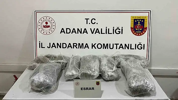 Adana'da bir otomobilde ele geçirilen uyuşturucu miktarı görenleri şaşırttı