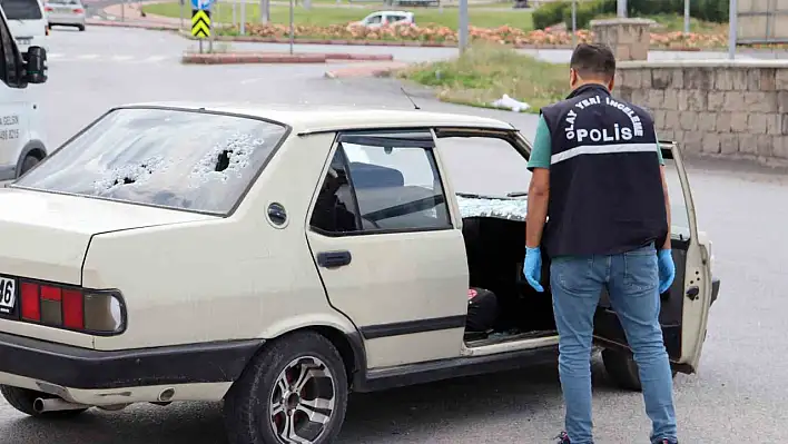 Kayseri'de seyir halindeki otomobile pusu kuruldu