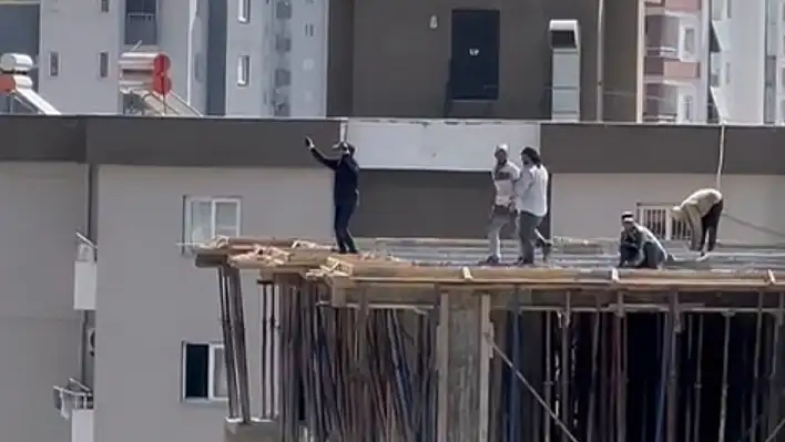 Adana'da inşaatın 10. katında halay sürprizi