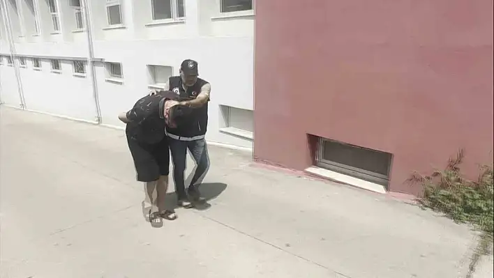 Aracında uyuşturucu satan kişi tutuklandı