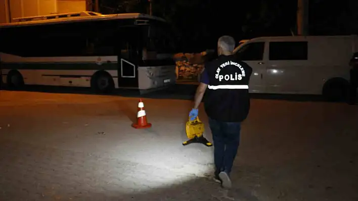 Otomobiliyle seyir halindeyken başka araçtan ateş açıldı, sırtından vuruldu