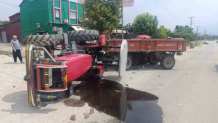Otomobille çarpışan traktör devrildi!