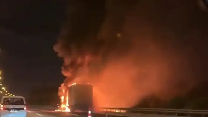 Adana-Mersin otoyolunda tır yandı!