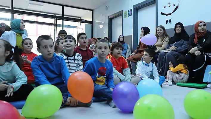 Özel çocukların yüzü güldü: Büyükşehir'den duygu dolu etkinlik!