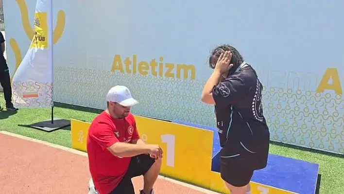 Özel sporcuların en özel günü: Evlilik teklif etti!