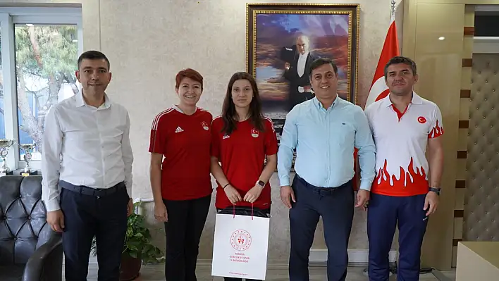 Öztürk Milli Sporcuyu Makamında Ağırladı