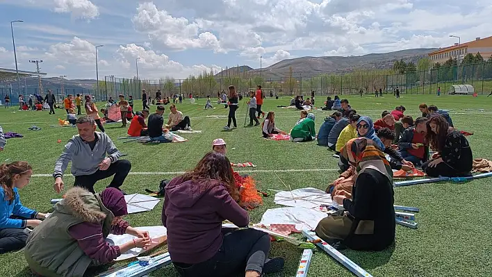 Özvatan'da uçurtma festivali