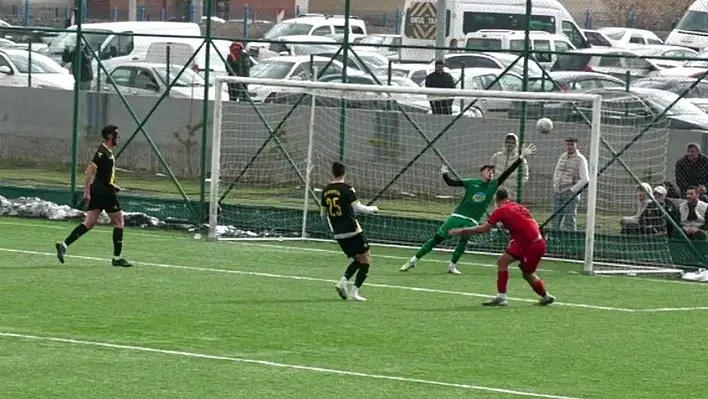 Özvatanspor sahadan galip ayrıldı!