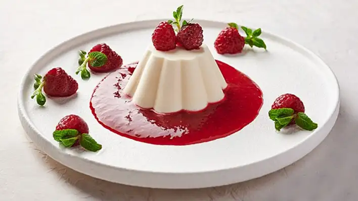 Panna Cotta Tarifi - Pratik Tatlı - İtalyan Mutfağı