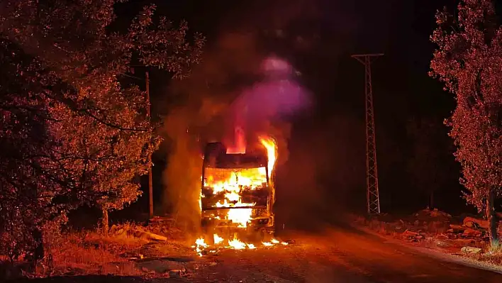 Adıyaman'da korkutan araç yangını!