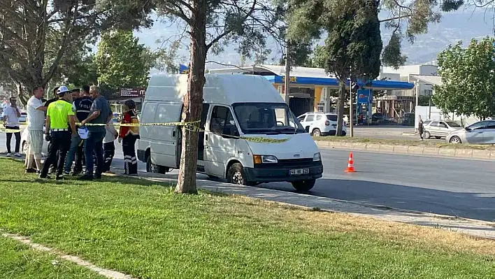 Minibüste ceset bulundu