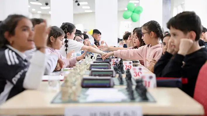 Parlak zihinler 23 Nisan Satranç Turnuvası'nda buluştu!