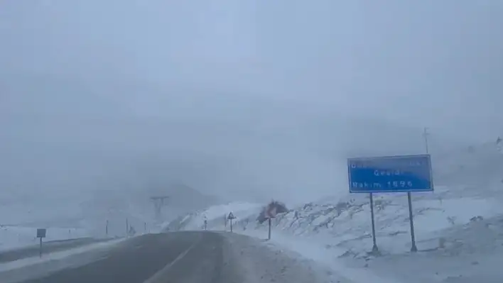 Pınarbaşı-Gürün Karayolu trafiğe yeniden açıldı: Kayseri'de kar etkisi sürüyor!