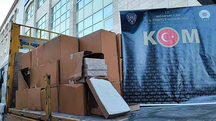 Polis, 2 milyon makaron ele geçirdi