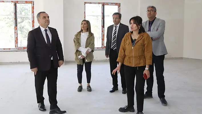 Rektör Altun yeni kreş binasında incelemelerde bulundu