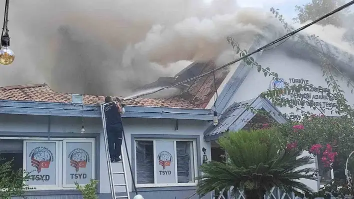 Restoranda başlayıp TSYD'ye sıçrayan yangın kontrol altına alındı