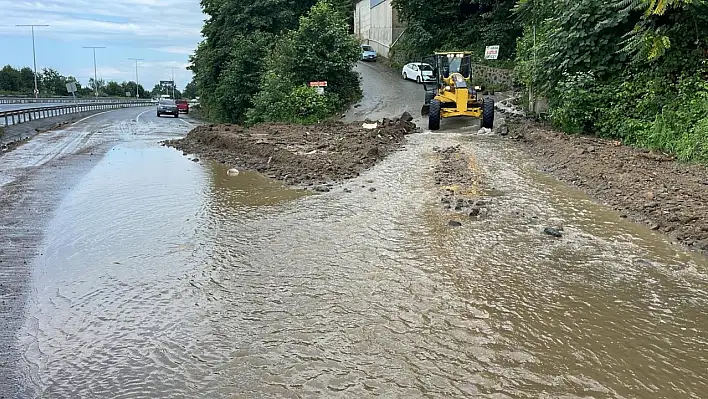 Rize'de şiddetli yağışlar hayatı olumsuz etkiledi
