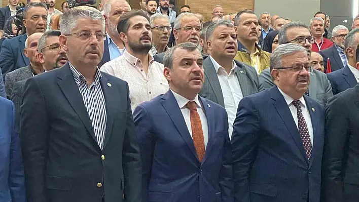 AK Parti Kayseri'de moral zirvesi: Çopuroğlu'ndan 'birlik' çağrısı!