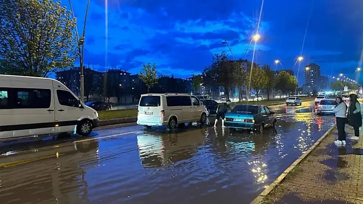 Sağanak Kayseri'yi etkisi altına aldı, itfaiye ekipleri teyakkuza geçti