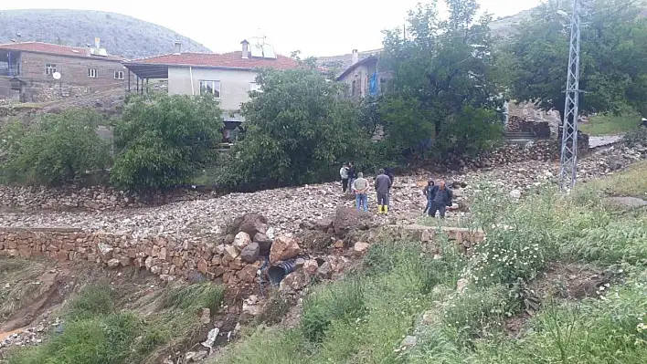 Sağanak yağış Kayseri'de sele neden oldu