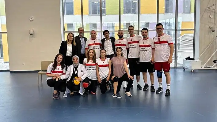 Sağlık çalışanlarına voleybol turnuvası düzenlendi