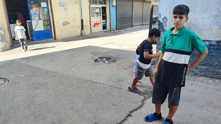 Sahte polisin tabancasından çıkan mermi boynunu sıyırdı: Çocuk o anları böyle anlattı!