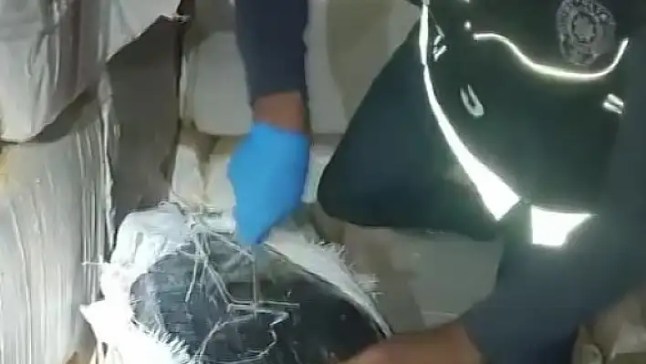 Tırda 2 Bin 700 Elektronik Sigara Ele Geçirildi