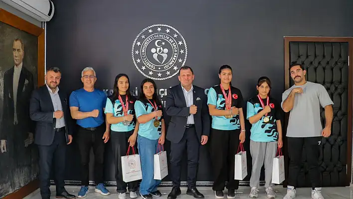 Şampiyonlardan İl Müdürü Kabakcı'ya ziyaret...