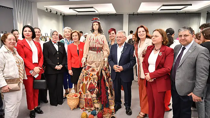 Sanat galerisinde yeni eserler ziyaretçilerle buluştu