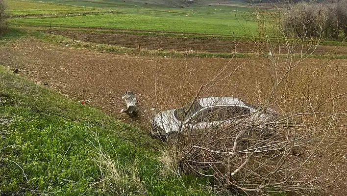 Şarampole uçan aracın sürücüsü yara almadan kurtuldu