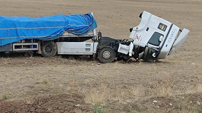 Tır şarampole yuvarlandı: Burnu bile kanamadı!