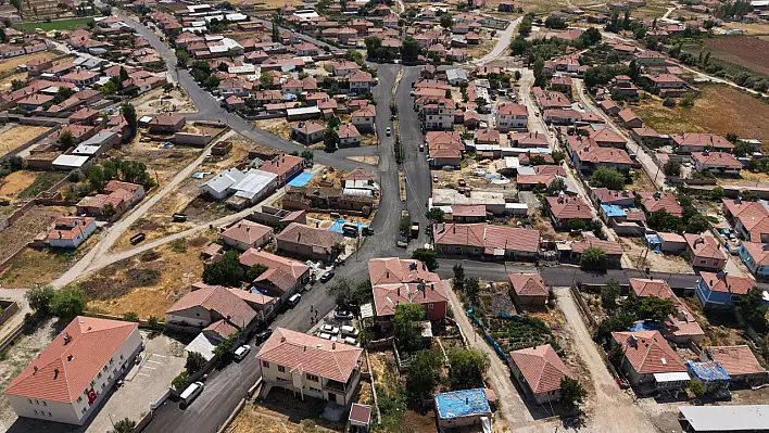Sarıoğlan'ın Çiftlik, Palas ve Üzerlik mahalleleri yeni yollarına kavuştu