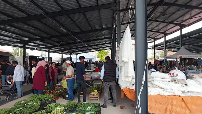 Sarıoğlan Kapalı Pazar Yeri Hizmete Sunuldu