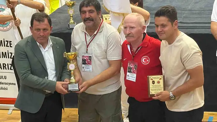 Şampiyonada gözyaşı ve gurur bir aradaydı: Minikler şehit için ter döktü