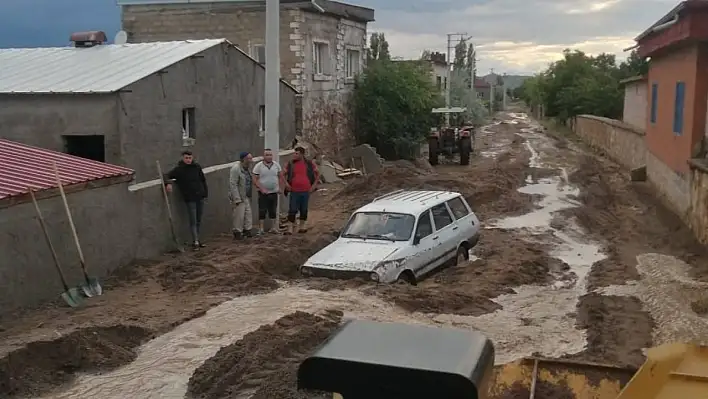 Sel nedeniyle Nevşehir-Aksaray Karayolu ulaşıma kapandı