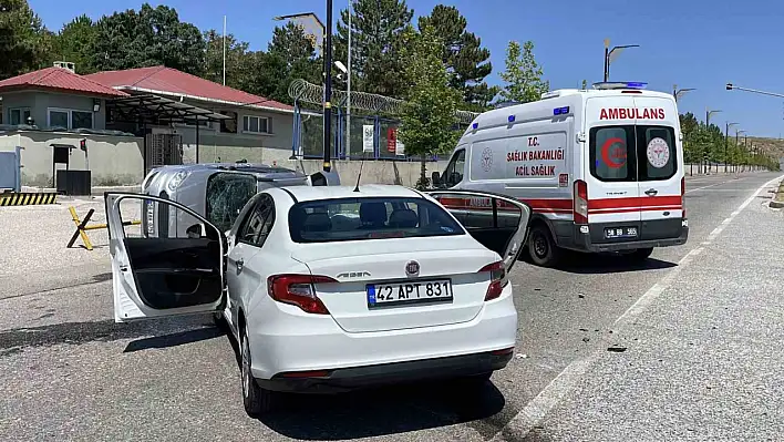 Sivas'ta şerit ihlali kazaya yol açtı: 4 kişi yaralandı