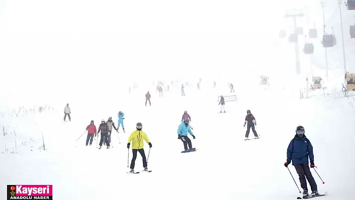 Sezonu açan Erciyes'te hafta sonu yoğunluğu