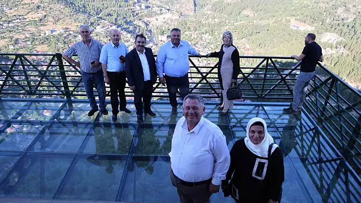 Sıcaktan bunalan Adanalılar o ilçeye akın etti!