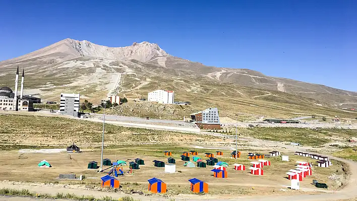 Sıcaktan bunalan Erciyes'e akın edecek