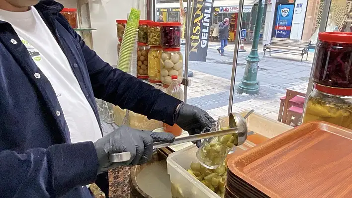 Şifa deposu acılı turşu suyu! Kayseri'de vatandaşlar doğal tedaviye yöneliyor!