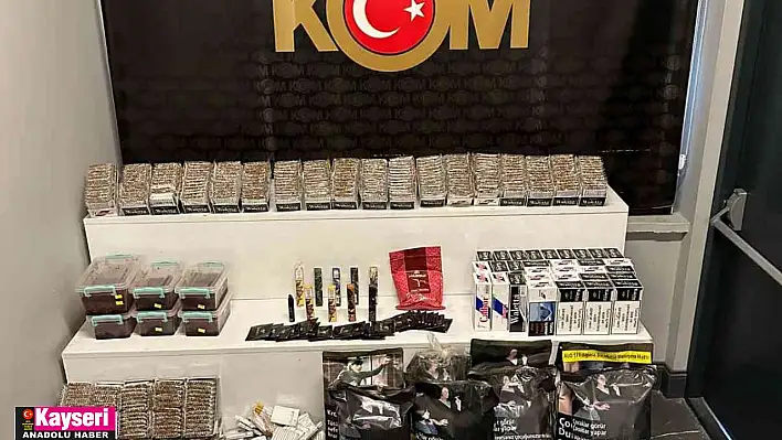 Sigara kaçakçıları polisten kaçamadı