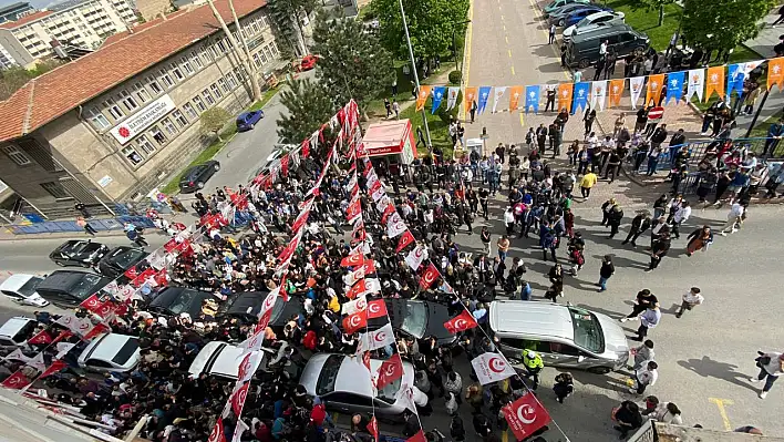 Sinan Oğan'a Kayseri'de yoğun ilgi