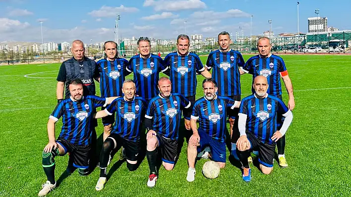 Şinasi attı, Kayseri Masterler coştu…