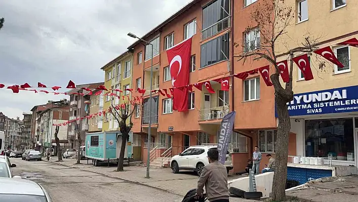 Sivas'a şehit ateşi düştü, baba ocağına Türk bayrağı asıldı