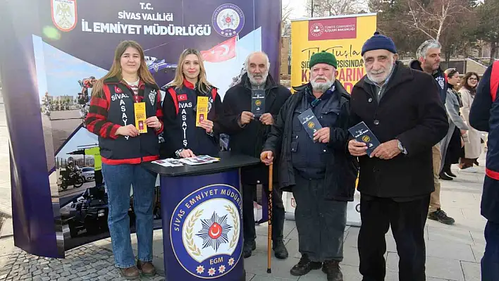 Sivas Emniyeti farkındalık için broşür dağıttı