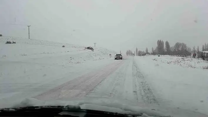 Sivas'ta 34 yerleşim yeri ulaşıma kapandı