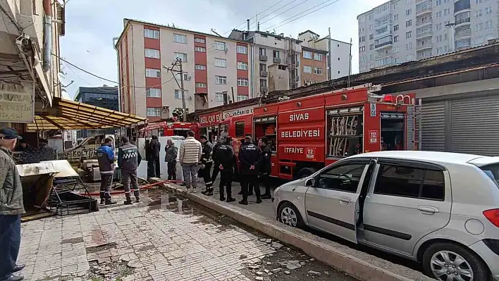 İş yerinde yaşanan yangın paniğe neden oldu