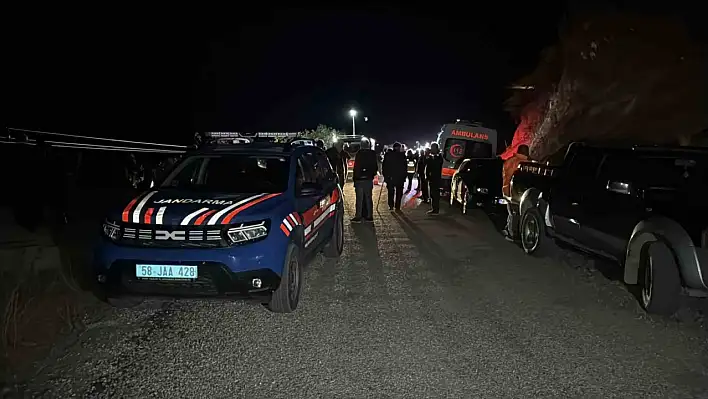 Otomobil uçuruma yuvarlandı, 4 kişi hayatını kaybetti!